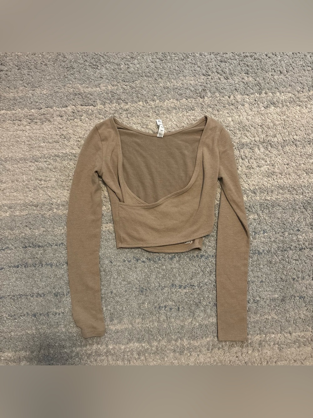 Alo Yoga Tan Nude Cover Crossover Wrap Long Sleeve Crop Top Womens XS